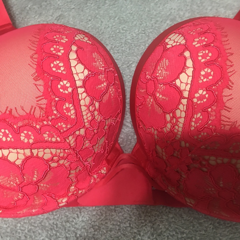 Bombshell Plunge 38D Beautiful Bra Victoria Secret